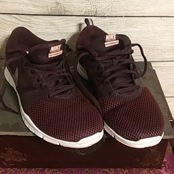 brown nike tennis shoes